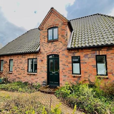 Gaestehaus Zum Krug Husum  Exterior foto